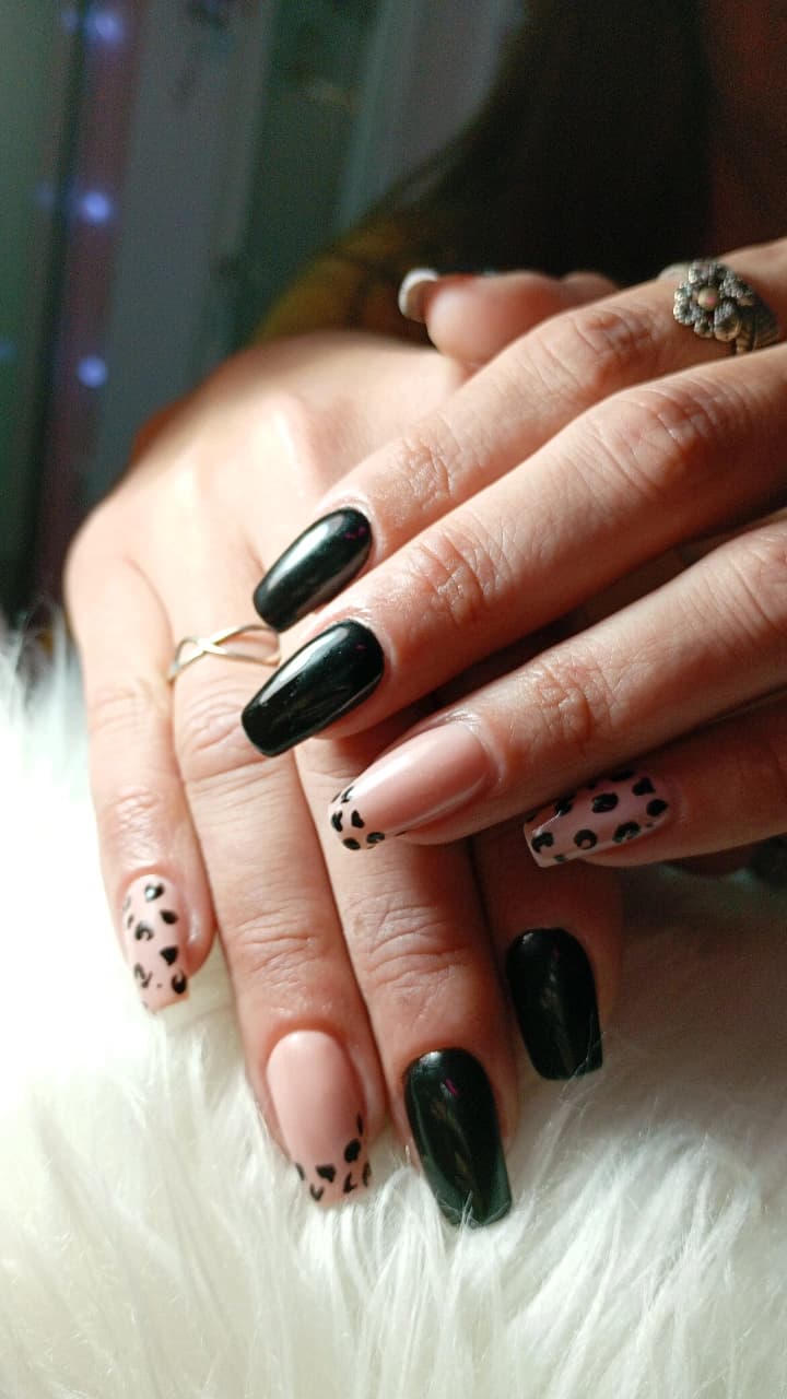 Kapping con animal print en negro y nude